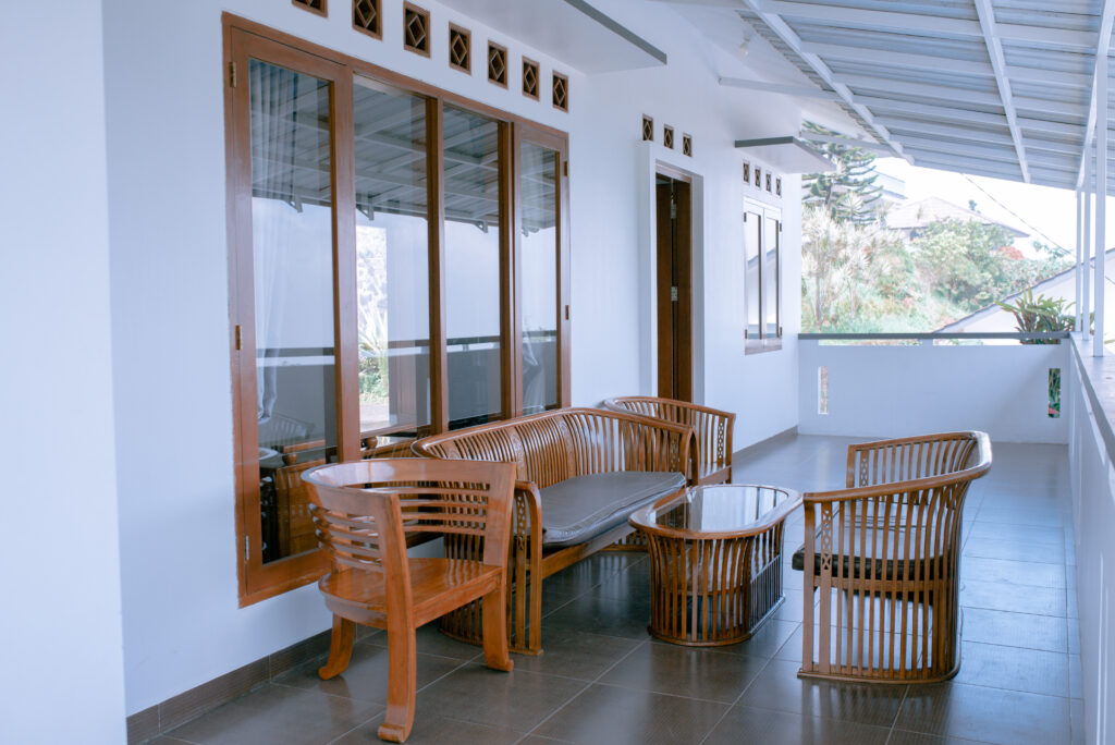 vila-mega-puncak-resort-teras